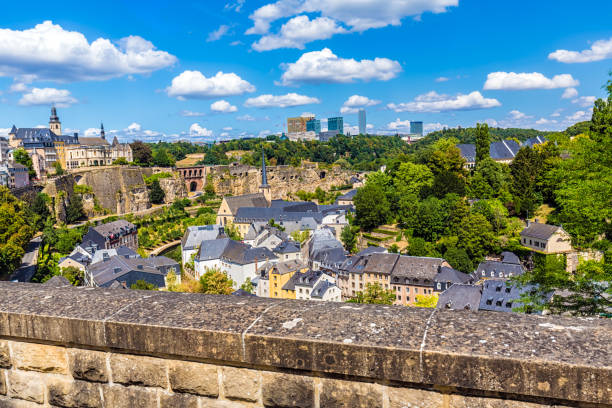 skyline luxemburg - kirchberg luxemburg stock-fotos und bilder