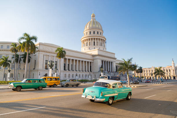 cuba is an island of freedom - castro street imagens e fotografias de stock