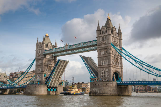 ロンドンのタワーブリッジ、 イギリス - national landmark international landmark cityscape tower ストックフォトと画像