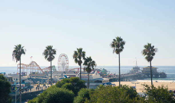 산타모니카 부두, 산타모니카, 캘리포니아 - santa monica ferris wheel amusement park rollercoaster 뉴스 사진 이미지