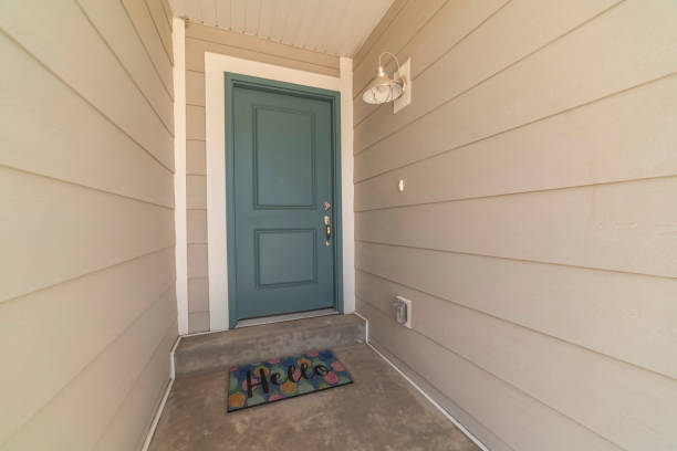 istock Recessed covered front door with Hello welcome mat 1199553309