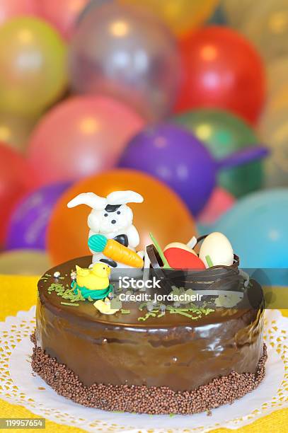 Foto de Bolo De Páscoa Decorados e mais fotos de stock de Animal - Animal, Balão de ar quente, Bolo