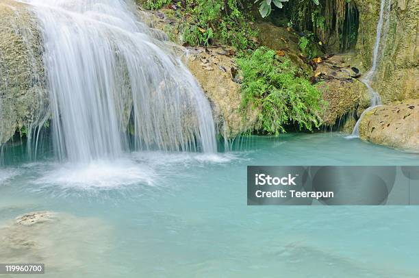 Wodospad Erawan - zdjęcia stockowe i więcej obrazów Bez ludzi - Bez ludzi, Biały, Egzotyczny krzew