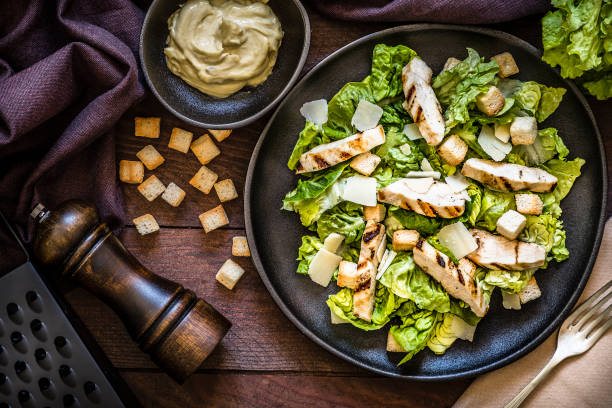 フレッシュチキンサラダ - silverware lunch table salad ストックフォトと画像