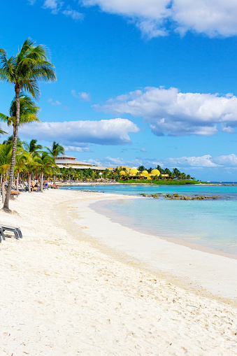 Playa de arena blanca y olas en la costa del Mar Caribe, México. Riviera Maya. Imagen sin gente. photo