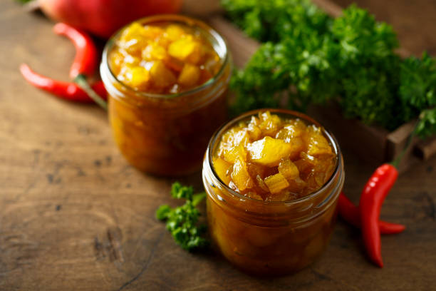 hausgemachte chutney - relish stock-fotos und bilder