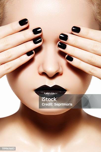 El Estilo De Moda Servicio De Manicura Black Lips Clavos Foto de stock y más banco de imágenes de Adulto