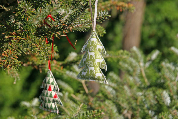 decoración navideña hecha a mano - felt tipped fotografías e imágenes de stock