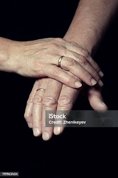 Love Stockfoto und mehr Bilder von Alter Erwachsener - Alter Erwachsener, Berühren, Dunkel