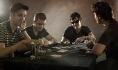 vier-jungs-spielen-poker.jpg?b=1&s=170x170&k=20&c=FEROIEnrveFX7xUWmugilCL-ORPTK_i6enQ5FZQTu3Y=