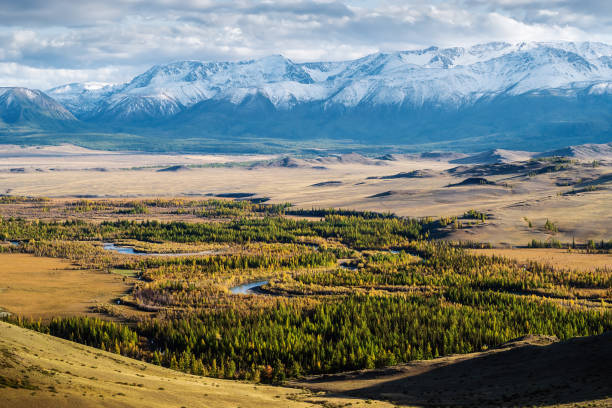 istock Chuya River in the Kurai steppe 1199666722