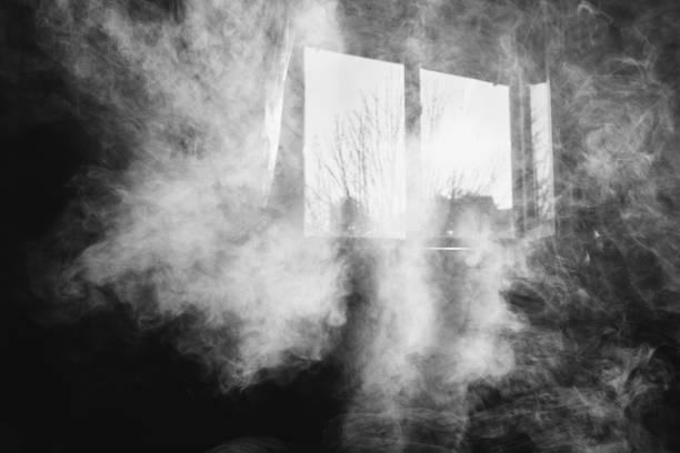 두꺼운 vape 연기의 전체 방 - wispy smoke steam swirl 뉴스 사진 이미지