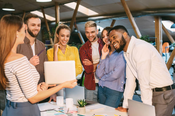 istock Top manager showing tablet to her colleagues 1199672116