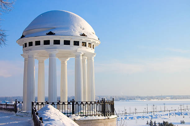 istock Rotunda on river Volga quay in Yaroslavl 119968007