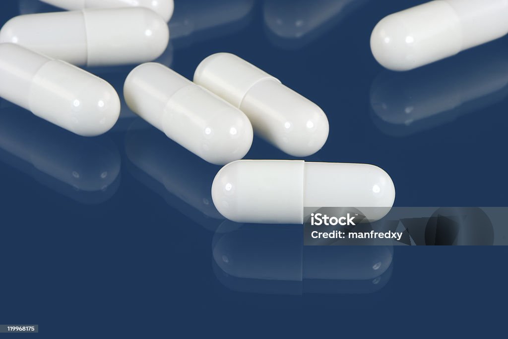 capsules blanc - Photo de Antibiotique libre de droits