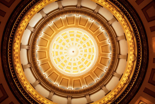 cupola decorata del campidoglio del colorado - gold dome foto e immagini stock