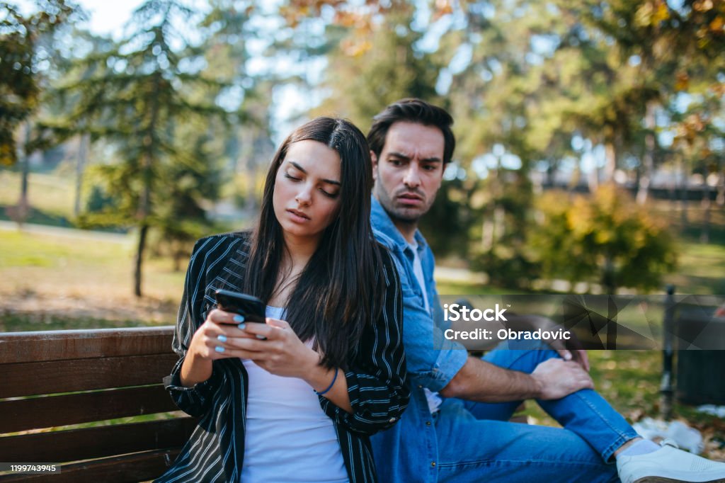 Couple discussing their relationship argue Envy Stock Photo