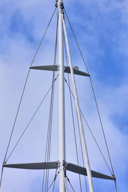 mastro do barco da vela com headsail furling - headsail - fotografias e filmes do acervo