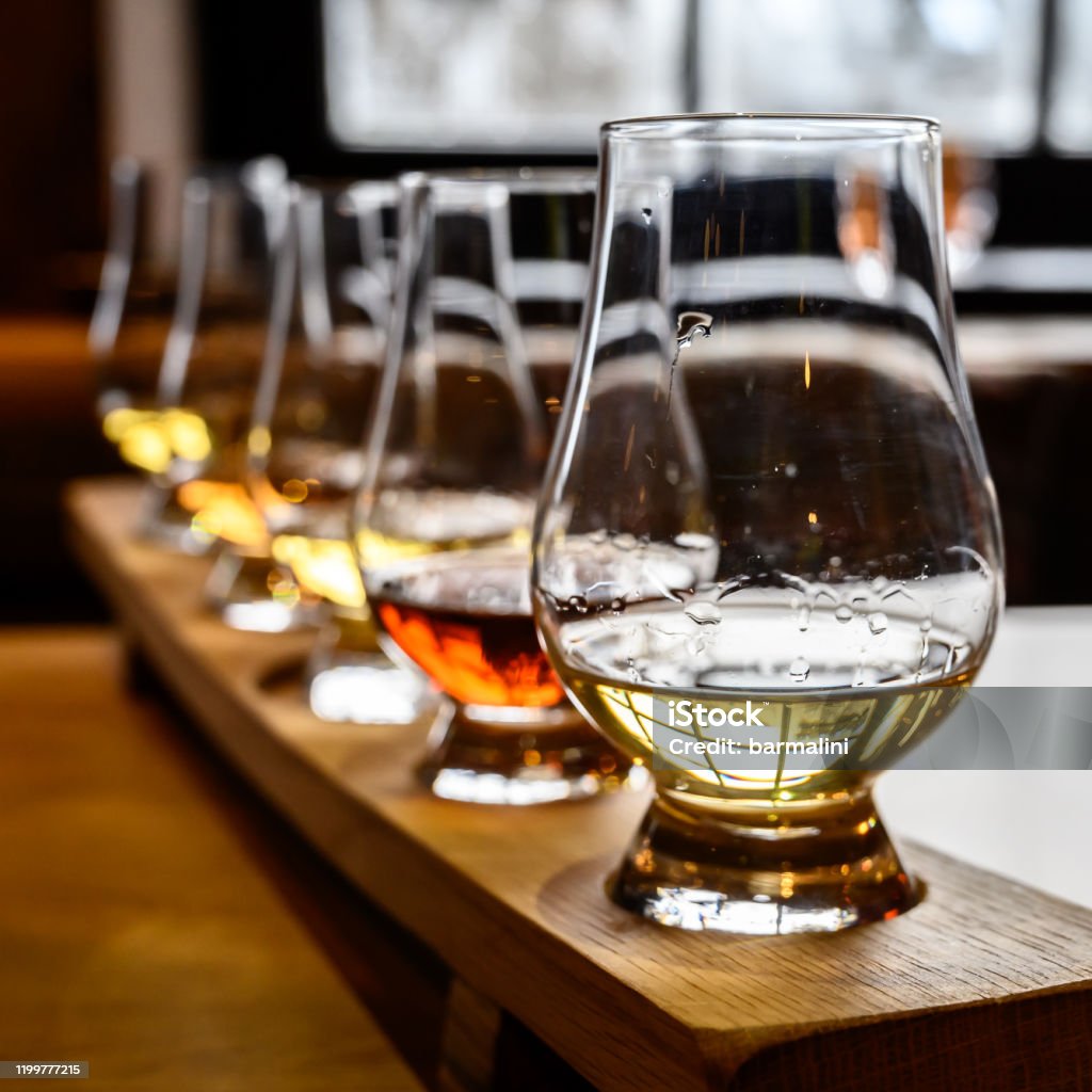 bevolking ballon Gluren Scotch Whisky Tasting Glasses With Variety Of Single Malts Or Blended  Whiskey Spirits On Distillery Tour In Scotland Stock Photo - Download Image  Now - iStock