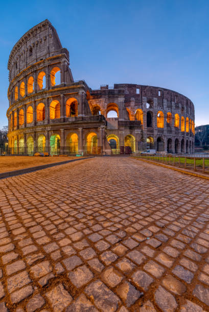 il famoso colosseo - light nobody coliseum vertical foto e immagini stock