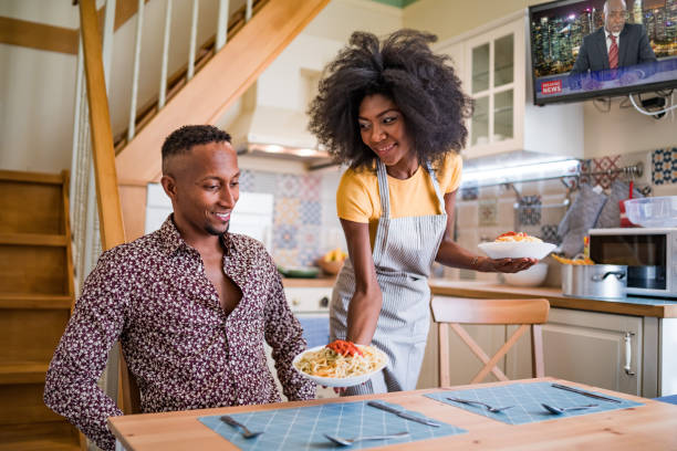 istock Couple eating spaghetti at home 1199831336