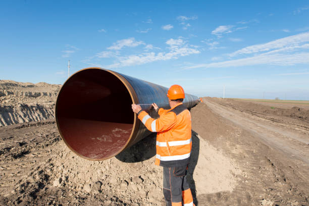 Pipeworks Laborer 67,900+ Pipeline Worker Stock Photos, Pictures & Royalty-Free Images ...
