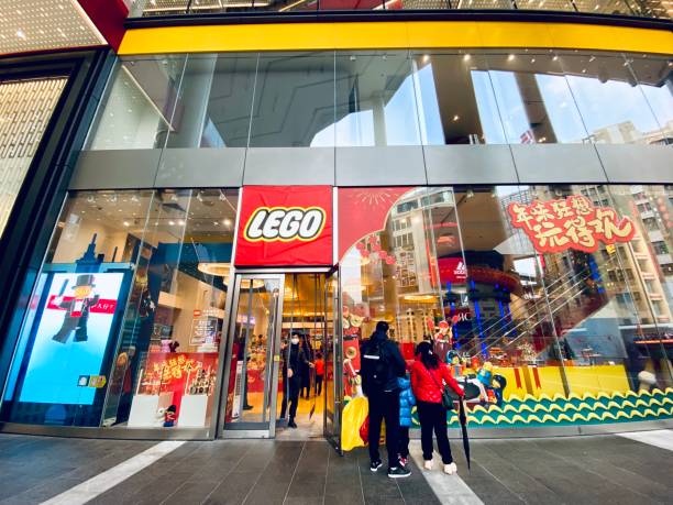 flagship lego store à shanghai - route de nankin photos et images de collection