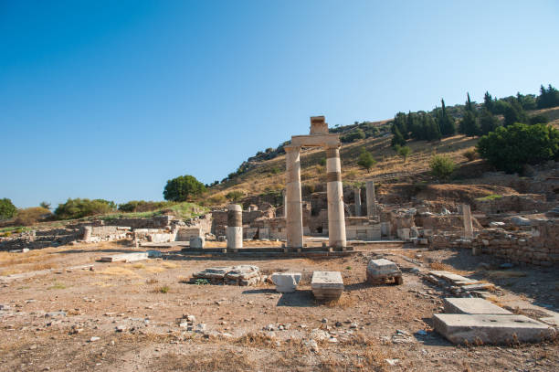 ruiny starożytnego miasta efezu, starożytnego greckiego miasta w turcji, w piękny letni dzień - celsius library zdjęcia i obrazy z banku zdjęć