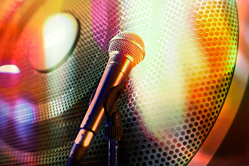 Microphone in front of a speaker