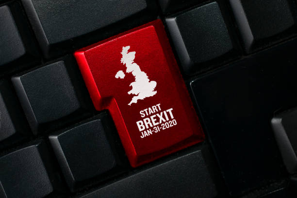 concept du brexit : un clavier d'ordinateur noir à la forme du royaume-uni et au texte : début du brexit le 31 janvier 2020 - politics internet computer key render photos et images de collection