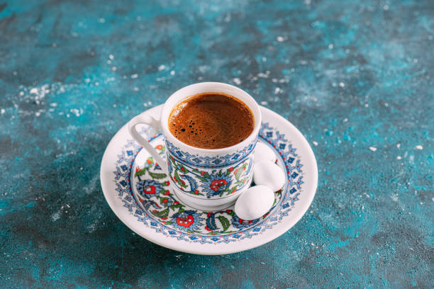 close up türk kahvesi - türk kahvesi stok fotoğraflar ve resimler