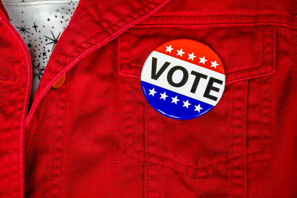 political vote button red jacket - lapel imagens e fotografias de stock