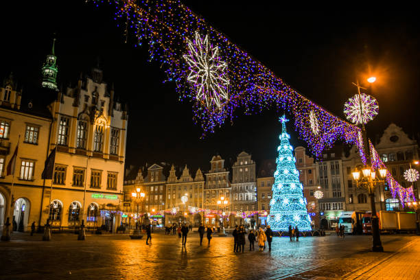 istock Wroclaw old market square at night 1199940069