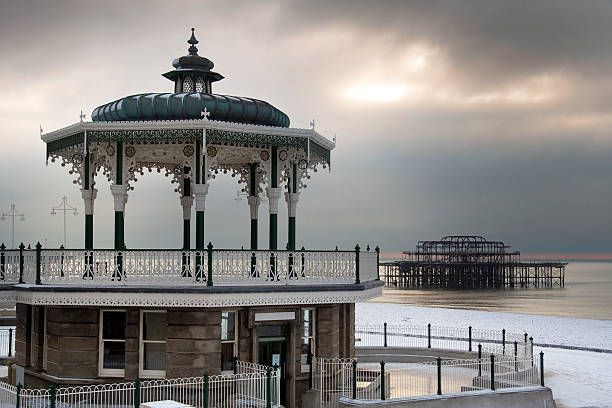 Brighton winter scene Bandstand and West Pier on a crisp winter's day Hove stock pictures, royalty-free photos & images
