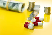 tabletten-und-geld.jpg?b=1&s=170x170&k=20&c=yN-etqzTJyspHmeGiIj6tLbk4ZAfR2sTispFjoDG3kg=
