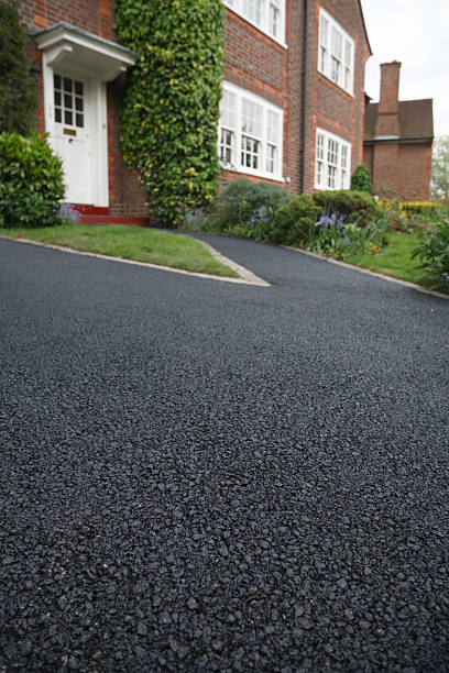 Asphalt drive New asphalt tarmacadam driveway outside a beautiful brick house in London. Lots of copy space tar stock pictures, royalty-free photos & images