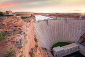 der-glen-canyon-dam-mit-lake-powell-bei-page-arizona.jpg?b=1&s=170x170&k=20&c=_WQ-MnqH3KTDapjh2AZzwgOA-1yl_bBJ3ZwZLMwsjE0=