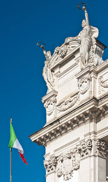 Su Roma: Bandiera italiana Tricolore, Galleria delle Arti moderne, Italia - foto stock