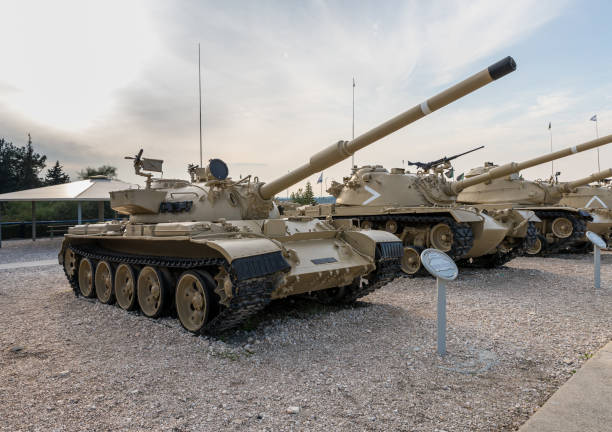 czołg tiran 5 (t55) znajduje się w miejscu pamięci w pobliżu muzeum korpusu pancernego w latrun, izrael - latrun zdjęcia i obrazy z banku zdjęć