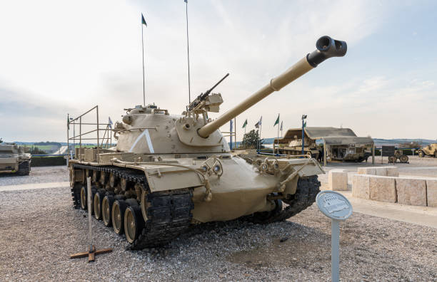 magach 3 (patton m48a3) czołg znajduje się na miejscu pamięci w pobliżu muzeum korpusu pancernego w latrun, izrael - latrun zdjęcia i obrazy z banku zdjęć