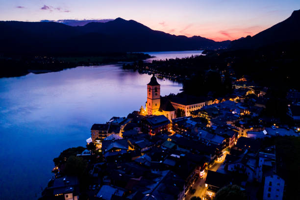 st. wolfgang e la piccola città st. wolfgang im salzkammergut, alta austria, austria, europa - wolfgangsee foto e immagini stock