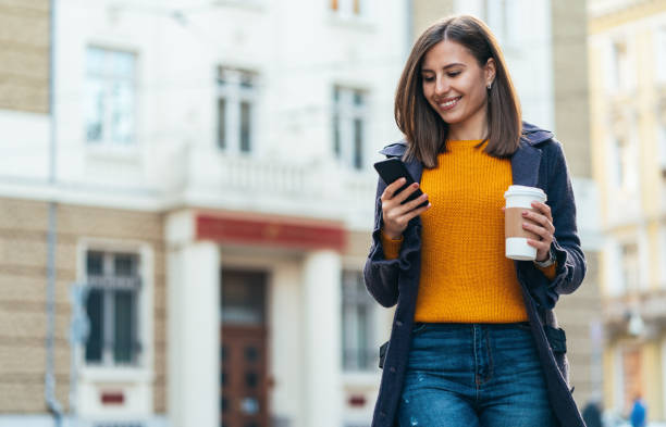 istock Texting in the city 1200091333
