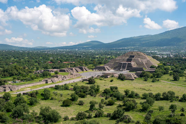 istock Pyramid of the Moon. Teotihuacan 1200105907