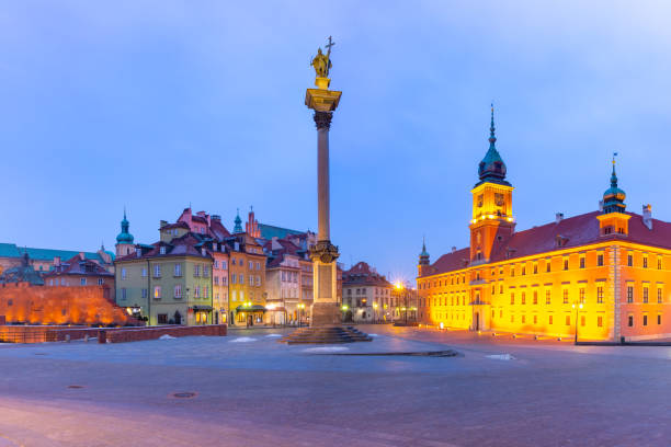 istock Castle Square at night in Warsaw, Poland. 1200120644
