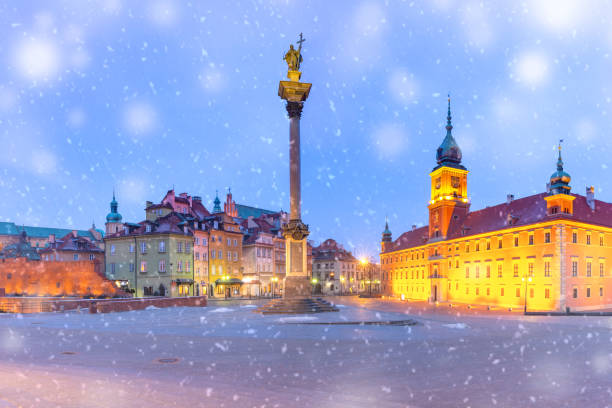 istock Castle Square at night in Warsaw, Poland. 1200120671