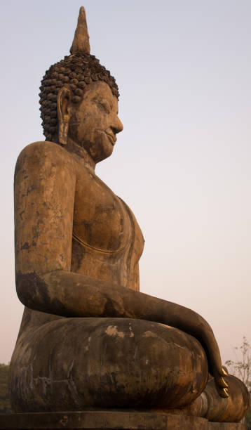 alba sopra wat maha che a sukhothai - wat maha that foto e immagini stock