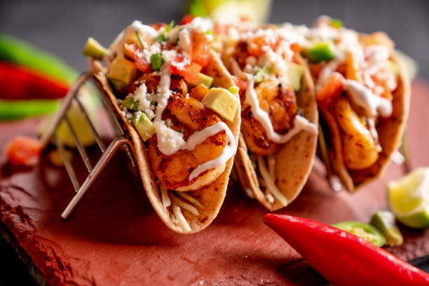 shrimp street tacos - sandwich avocado prepared shrimp bread foto e immagini stock