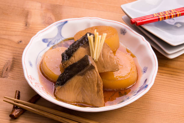 yellowtail japońska rzodkiewka - simmered zdjęcia i obrazy z banku zdjęć