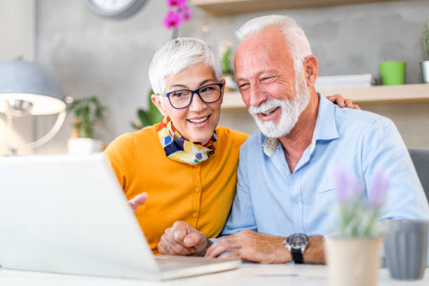 istock Senior couple shopping online. 1200150250