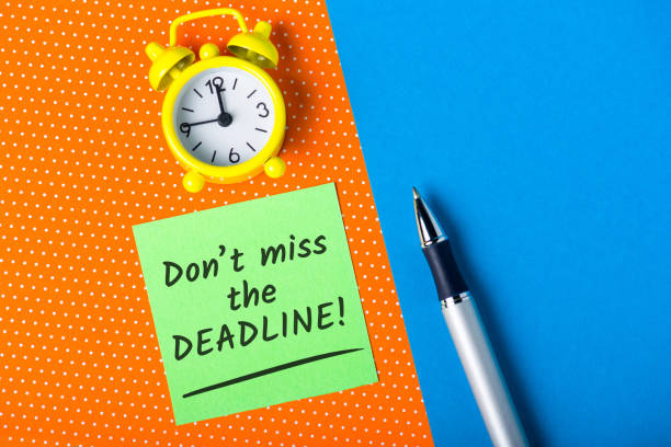 Bright note with the phrase Dont miss the deadline Bright note with the phrase Dont miss the deadline. tax season photos stock pictures, royalty-free photos & images